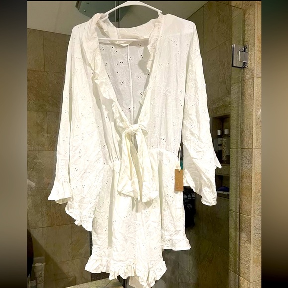 Surf Gypsy Womens White Eyelet Lace Bell Sleeve Boho Tie Front Ruffle Romper L - Picture 1 of 2